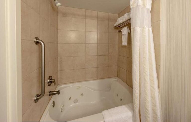 hotels with hot tub in room Columbia SC 3