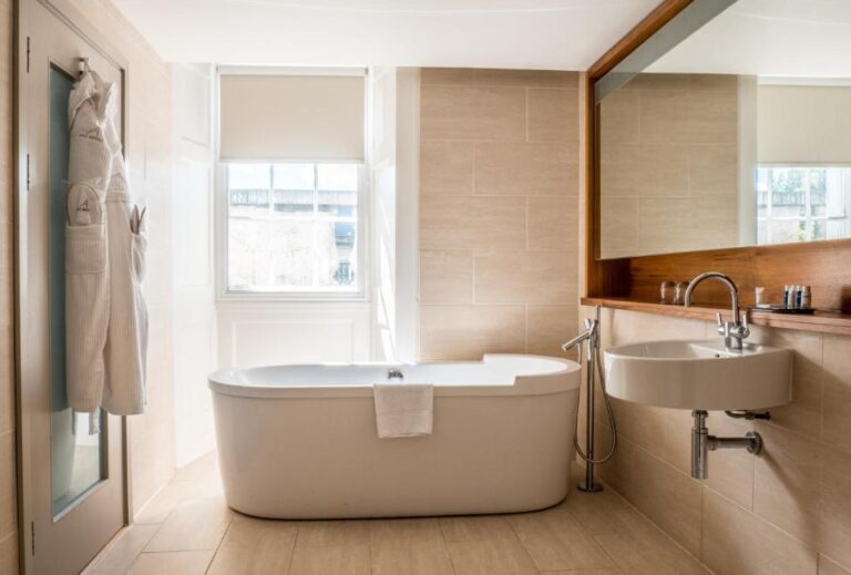 hotels with hot tub in room Edinburgh