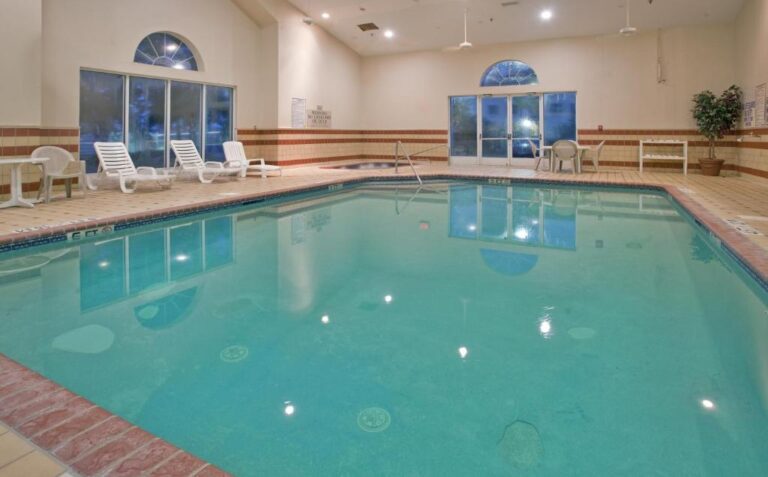 hotels with hot tub in room in Columbia SC