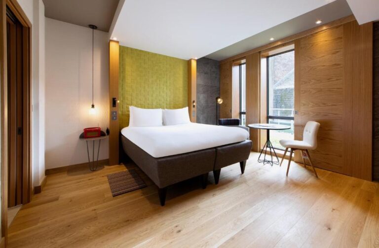 hotels with hot tub suites Edinburgh 3