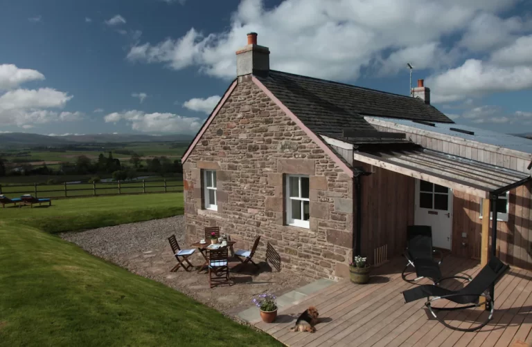 luxury rental for couples with Jacuzzi tub in Scotland 2