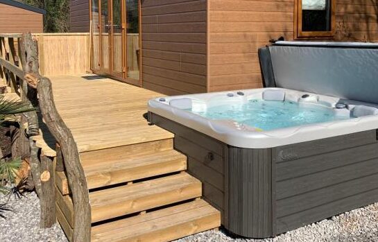 rental in Wales with Jacuzzi tub 3