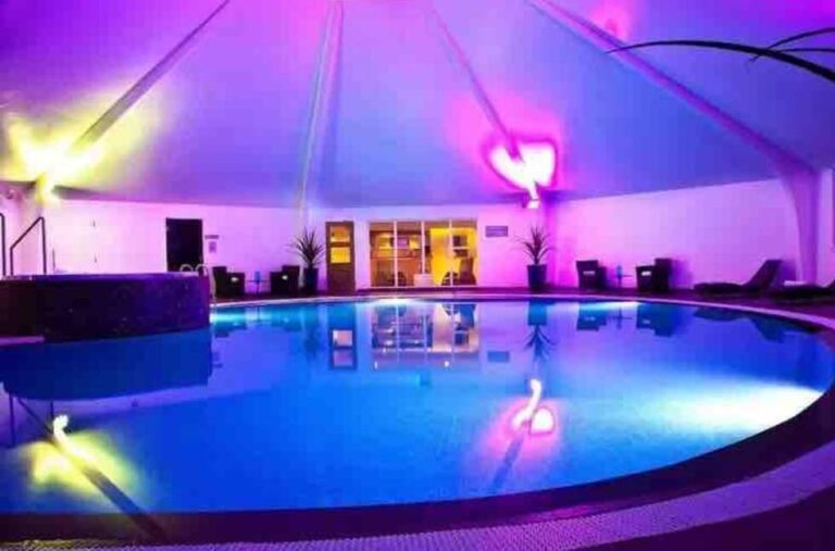 rentals in Glasgow with private hot tub 4