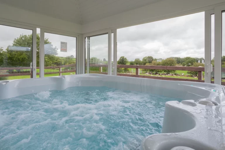 rentals with private Jacuzzi tub in Northern Ireland 2