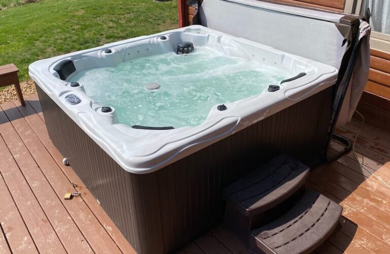 rentals with private hot tub in French Lick 2