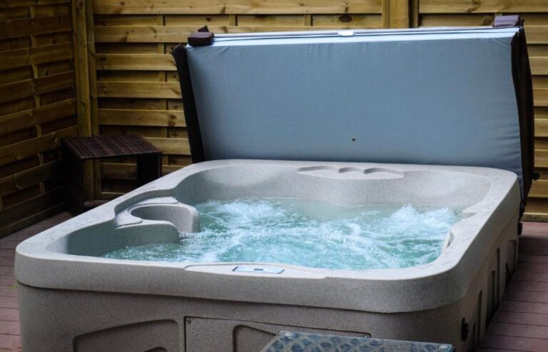 romantic accommodation in Scotland with hot tub in room 4