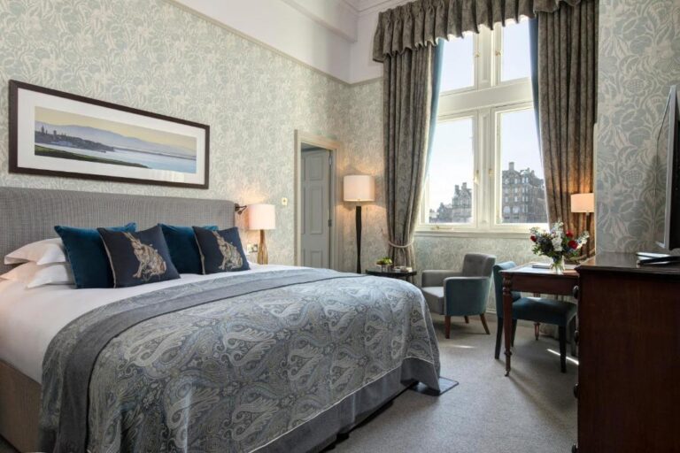 romantic hotel with hot tub suites Edinburgh 2