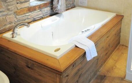 romantic hotels in Wales with hot tub in room 3