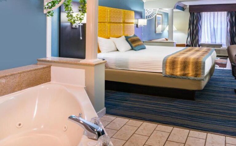 romantic hotels near Nashville with spa bath in room