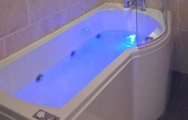 romantic rental in Manchester with hot tub 2