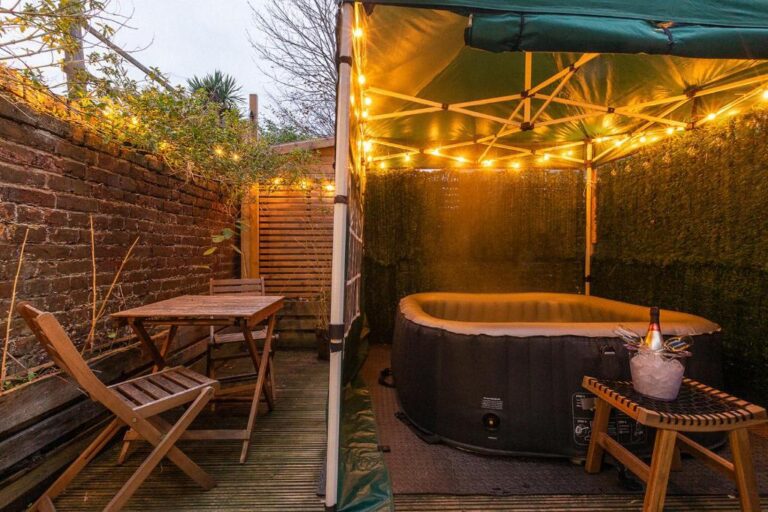 romantic rental near London for couples with private hot tub