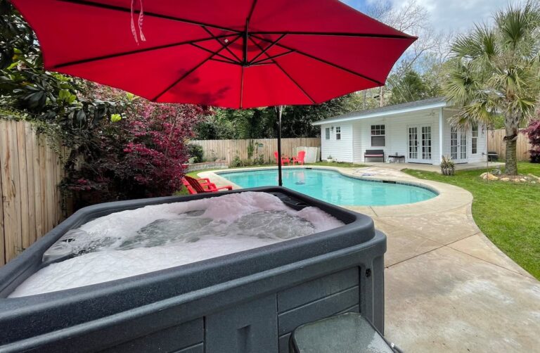 romantic rental with hot tub 2