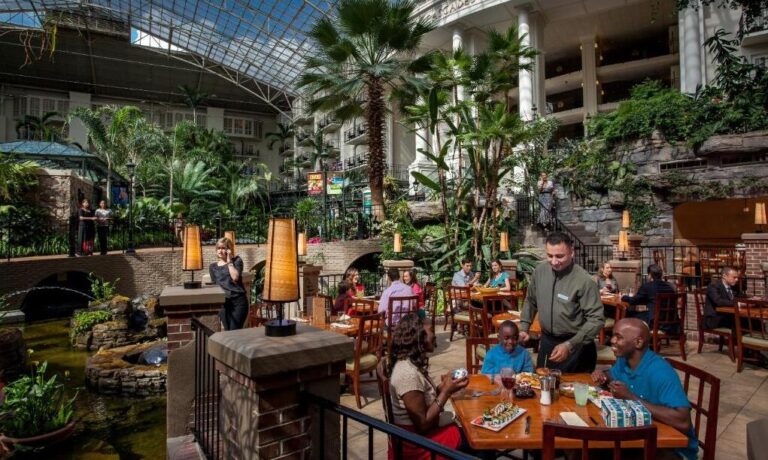 Gaylord Opryland Resort & Convention Center romantic dining options in nashville