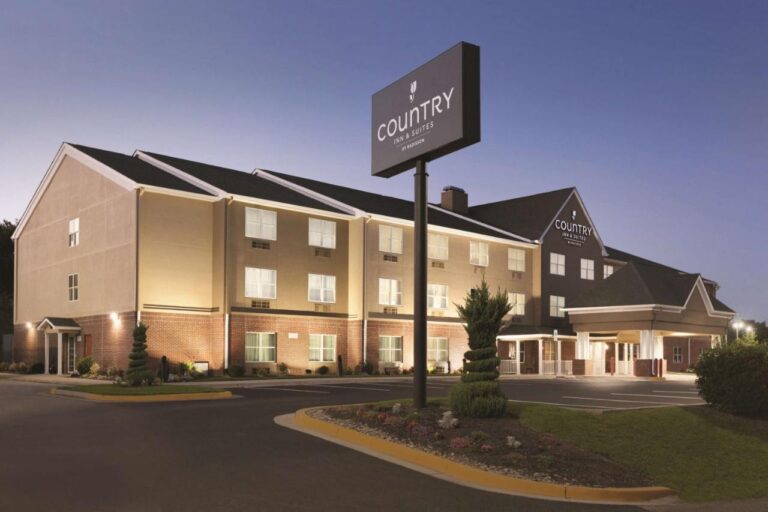 Country Inn & Suites by Radisson, Washington