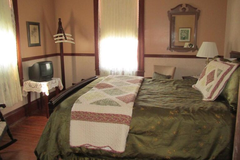 Pensacola Victorian Bed & Breakfast1
