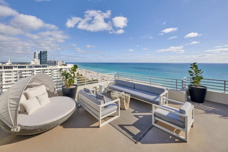 hotel in Miami with honeymoon suites 2