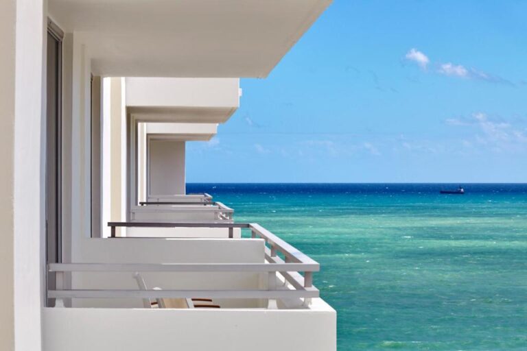 hotel in Miami with honeymoon suites 3