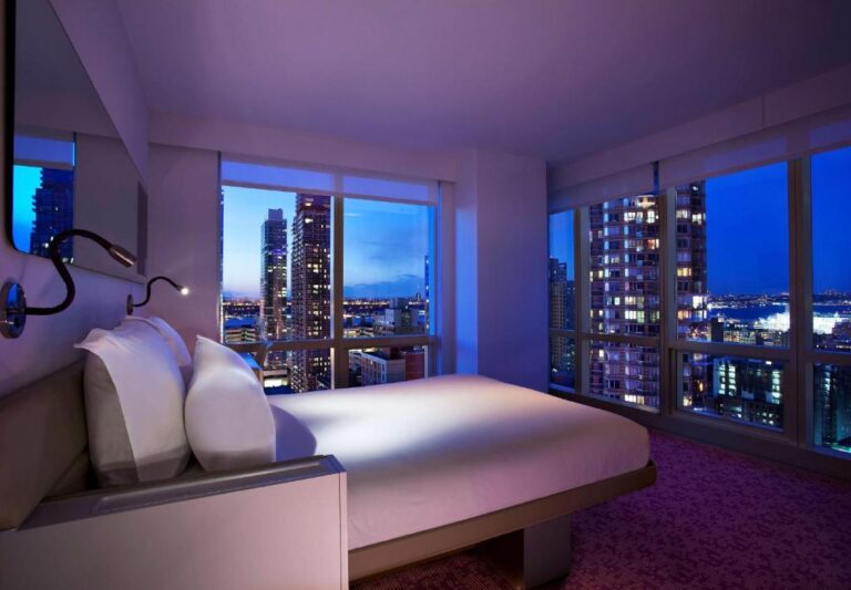 hotel in NYC with honeymoon suites 2