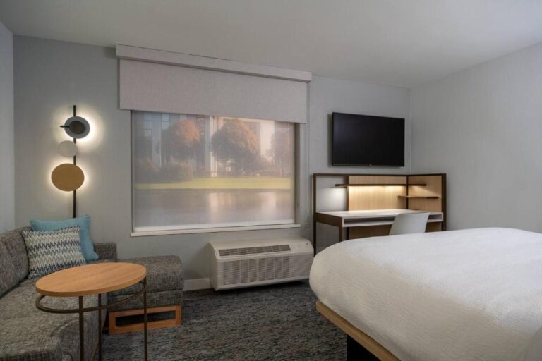 hotel in St.Louis MO with honeymoon suites