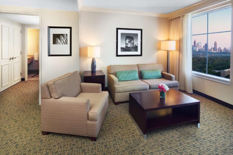 hotels in Atlanta with honeymoon suites 3
