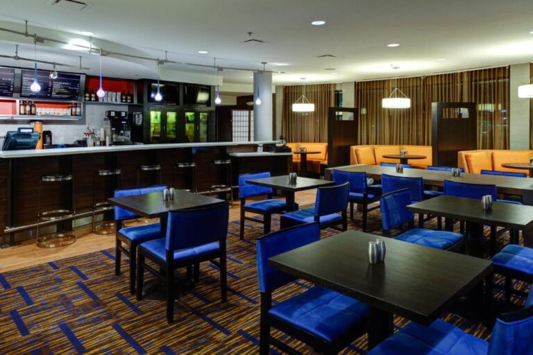 hotels in Atlanta with on-site dining 2