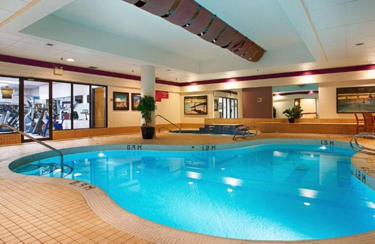 hotels in Calgary with hot tub in room for couples 4