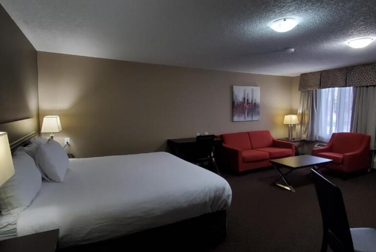 hotels in Edmonton with hot tub in room for couples 3