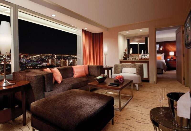 hotels in Las Vegas with honeymoon suite 3