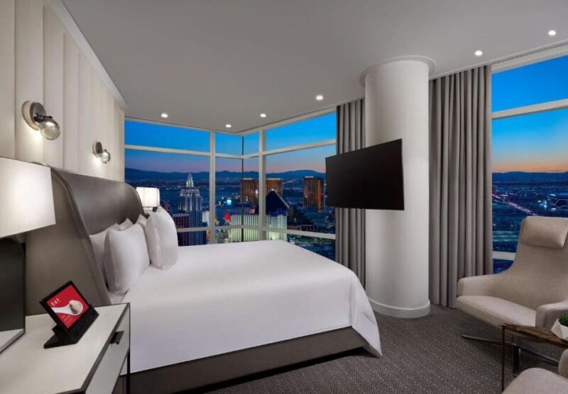 hotels in Las Vegas with honeymoon suite 5