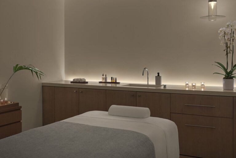 hotels in Los Angeles with on-site spa and wellness center 4