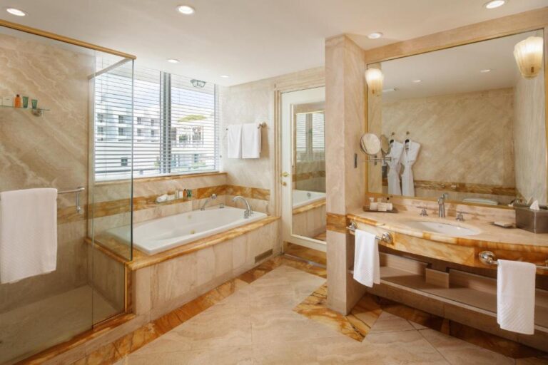 hotels in Miami with hot tub in room