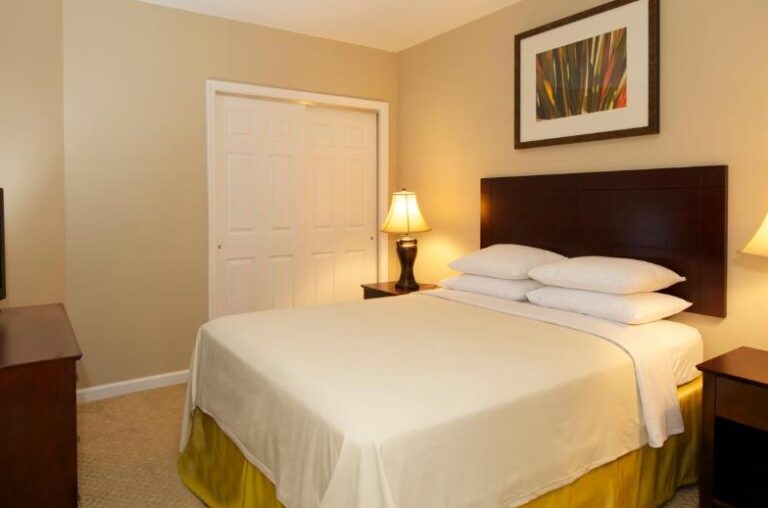 hotels in Orlando Florida with hot tub in room 3