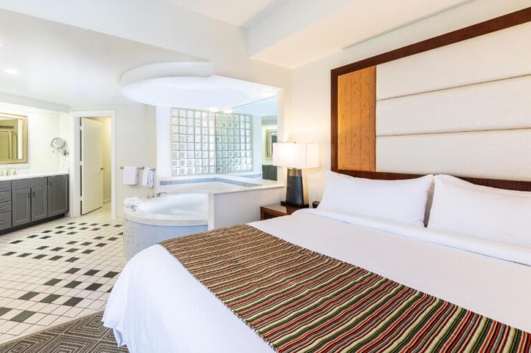 hotels in Orlando with honeymoon suite