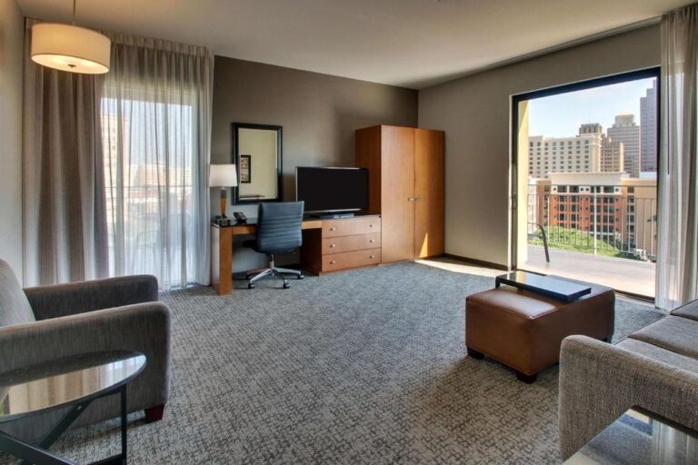 hotels in San Antonio with honeymoon suite