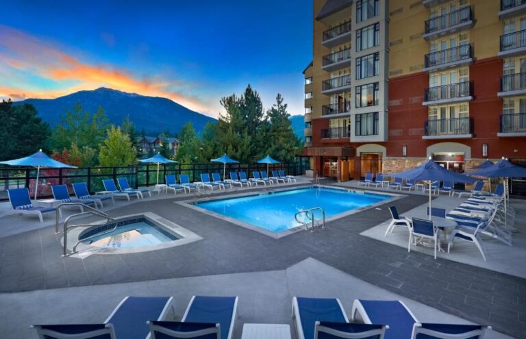 hotels near Vancouver Canada for couples with hot tub in room 2