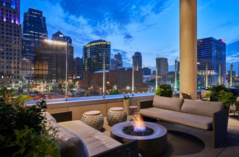 hotels with spa and wellness center in Kansas City MO 2