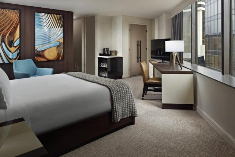 luxury hotels in Charlotte SC with honeymoon suite 2