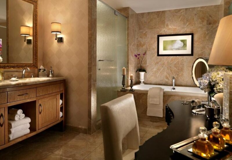 luxury hotels in Las Vegas with honeymoon suites 3