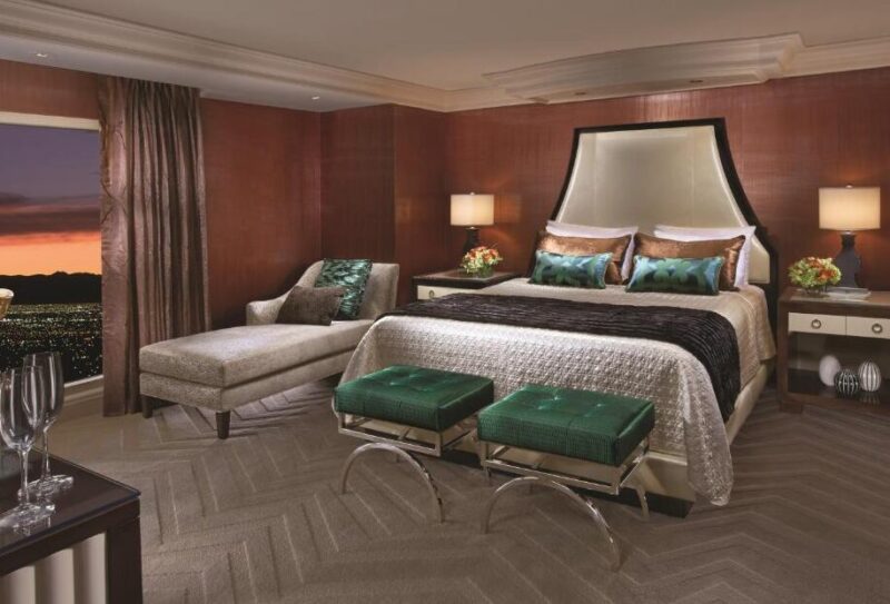 luxury hotels in Las Vegas with hot tub in room 2