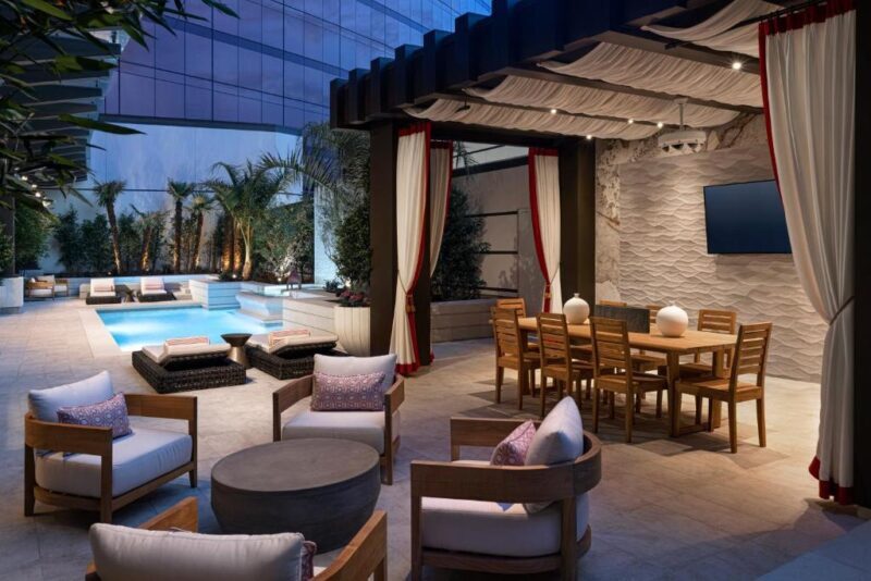 luxury hotels in Las Vegas with restaurants on-site