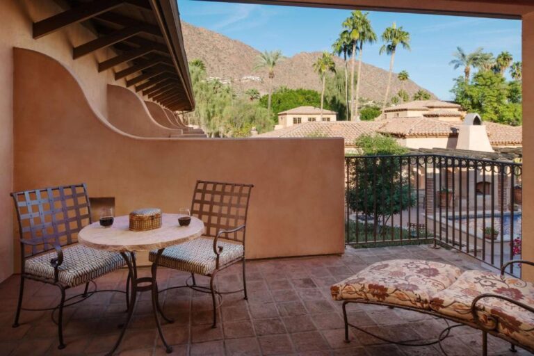 luxury hotels in Phoeniz AZ with honeymoon suites 3