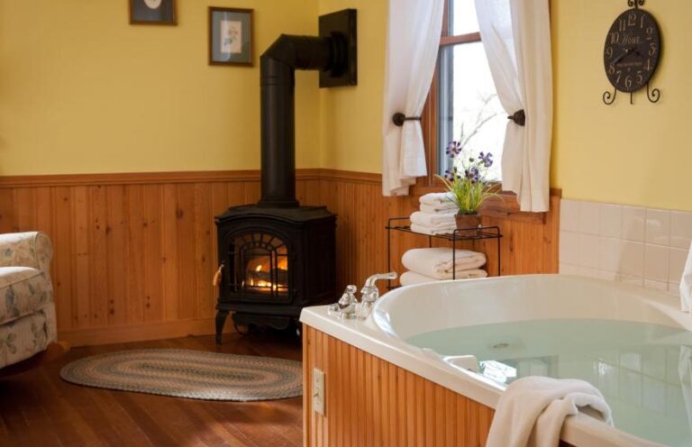 romantic accommodations near Columbus OH with spa 2