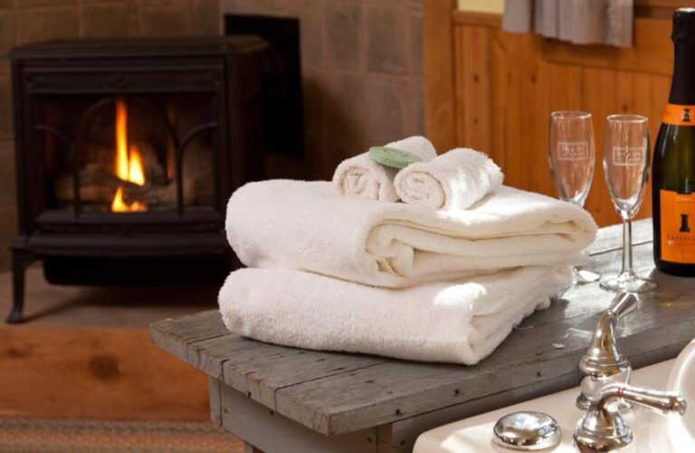 romantic accommodations near Columbus OH with spa 4
