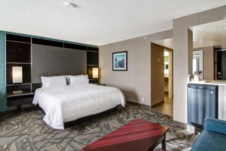 romantic hotel in Calgary with hot tub suites 2