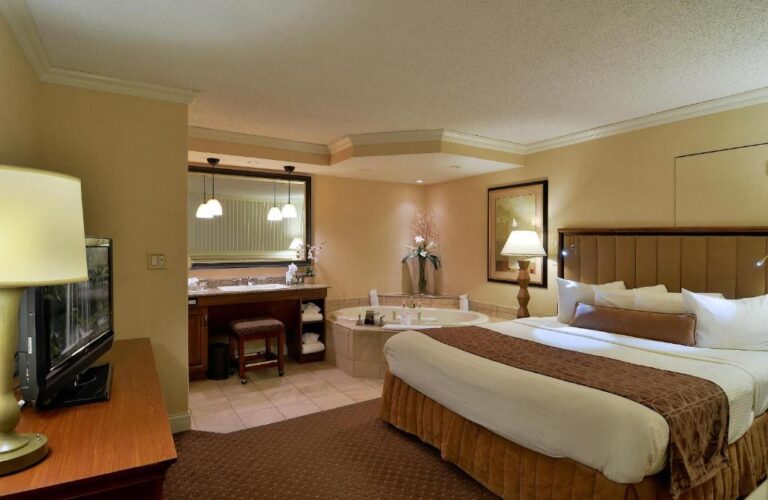 romantic hotel in Pennsylvania with honeymoon suites 2