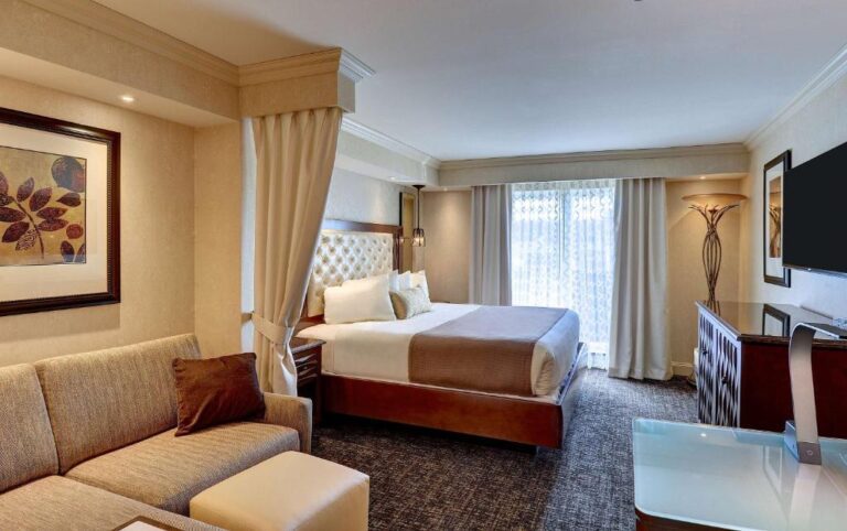 romantic hotel in Pennsylvania with honeymoon suites 3