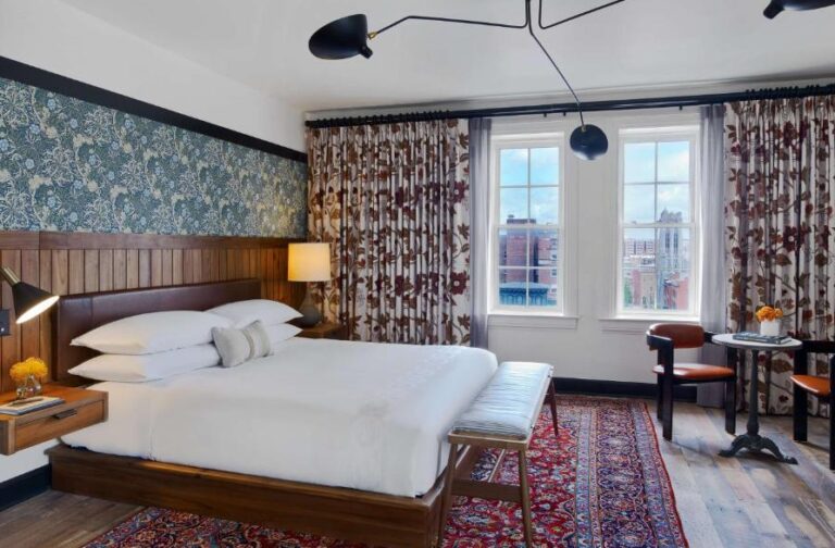 romantic hotel with honeymoon suite in Baltimore MD