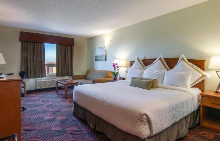 romantic hotels in Calgary with hot tub in room 2