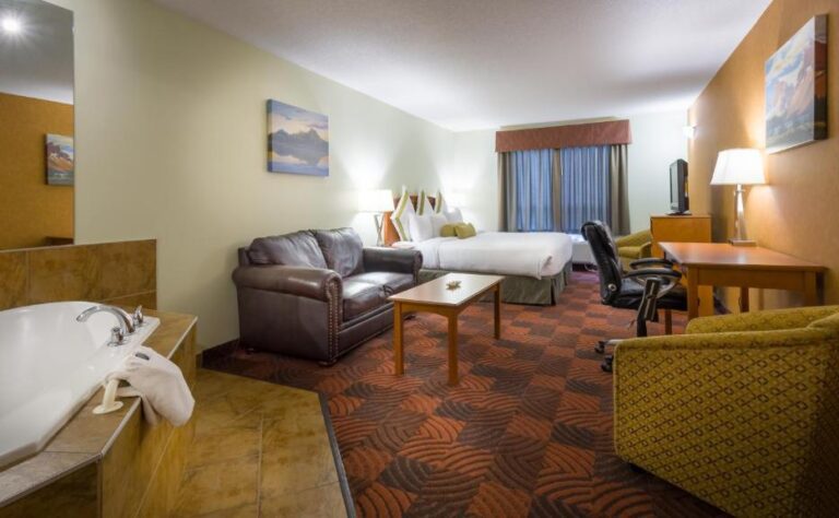 romantic hotels in Calgary with hot tub in room 4