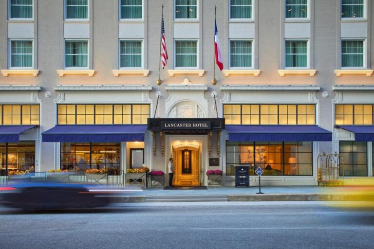 romantic hotels in Houston with honeymoon suites